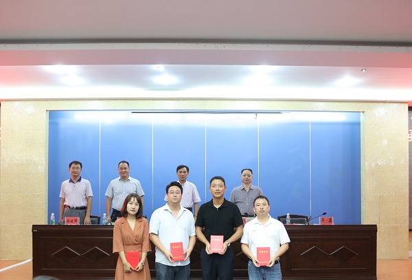 1505961980351601.jpg 2017092110175097404.jpg